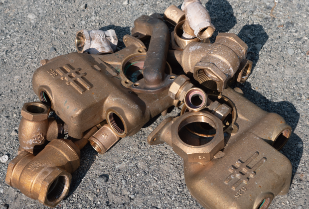 蛇口や楽器などに使用している合金（込み真鍮）